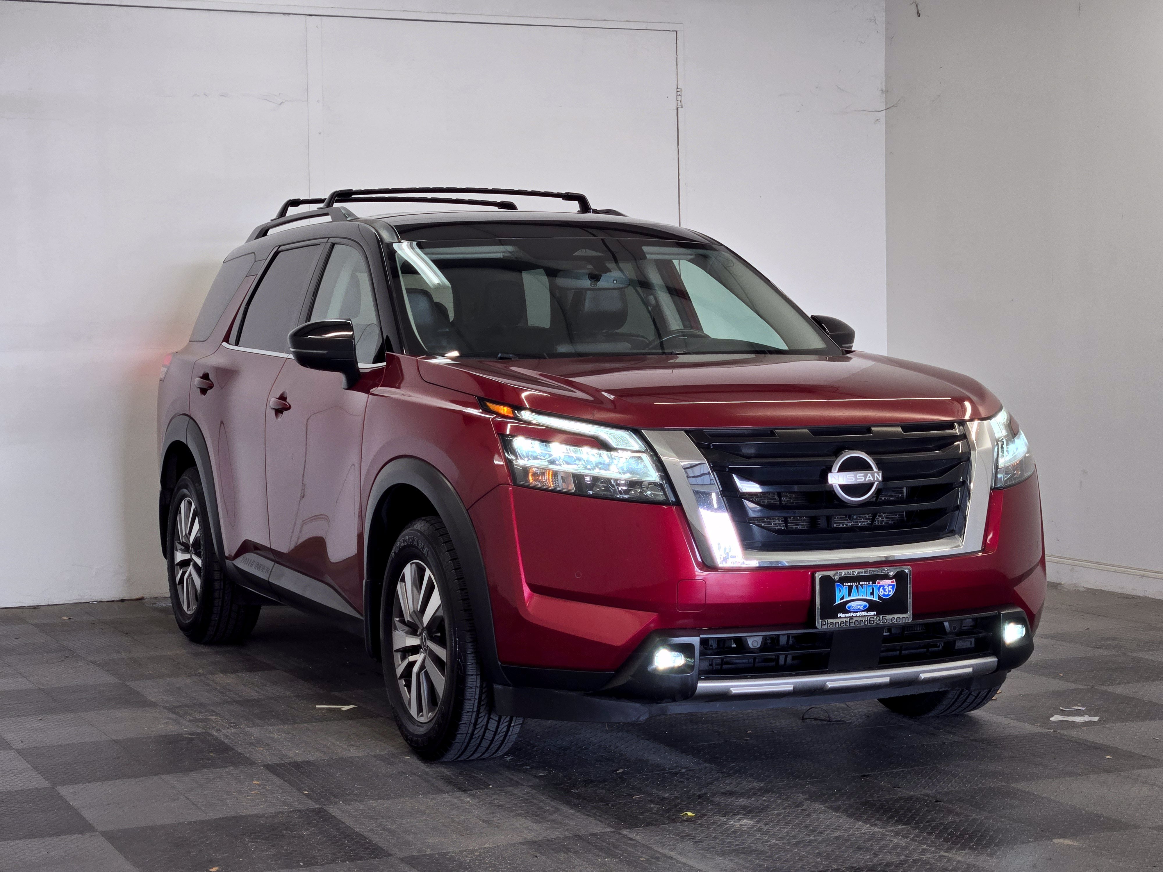 Used 2022 Nissan Pathfinder SL AWD/4WD image 2