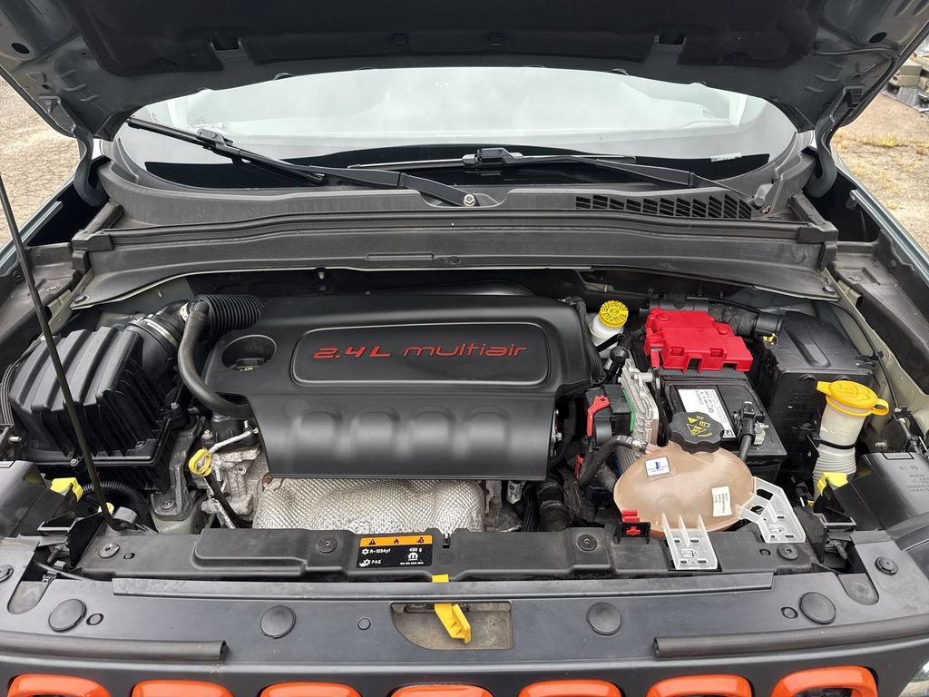 Used 2018 Jeep Renegade Latitude AWD/4WD image 24