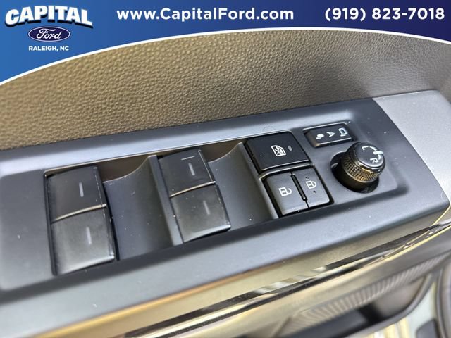 Used 2025 Toyota Tundra Limited AWD/4WD image 21