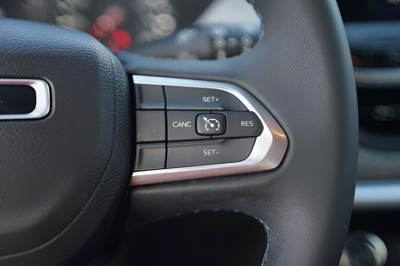 Used 2022 Jeep Compass Latitude FWD image 23