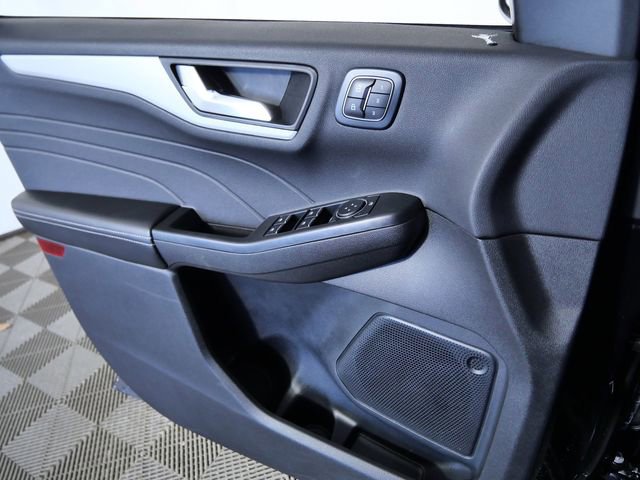 Certified 2025 Ford Escape Platinum image 26