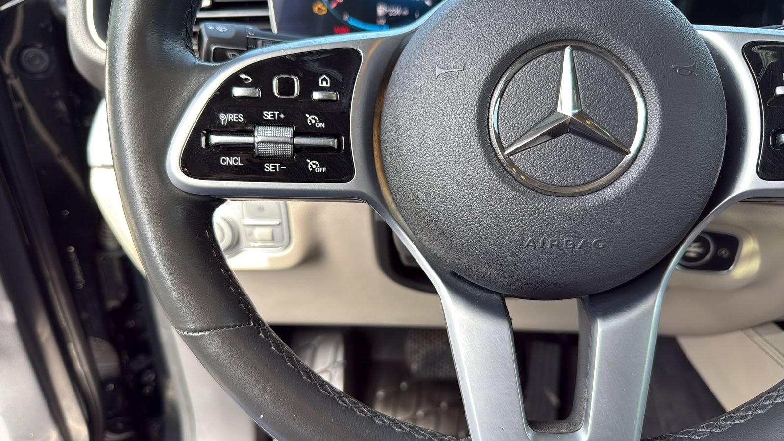 Used 2020 Mercedes-Benz GLE 350 4MATIC w/ Premium Package image 16