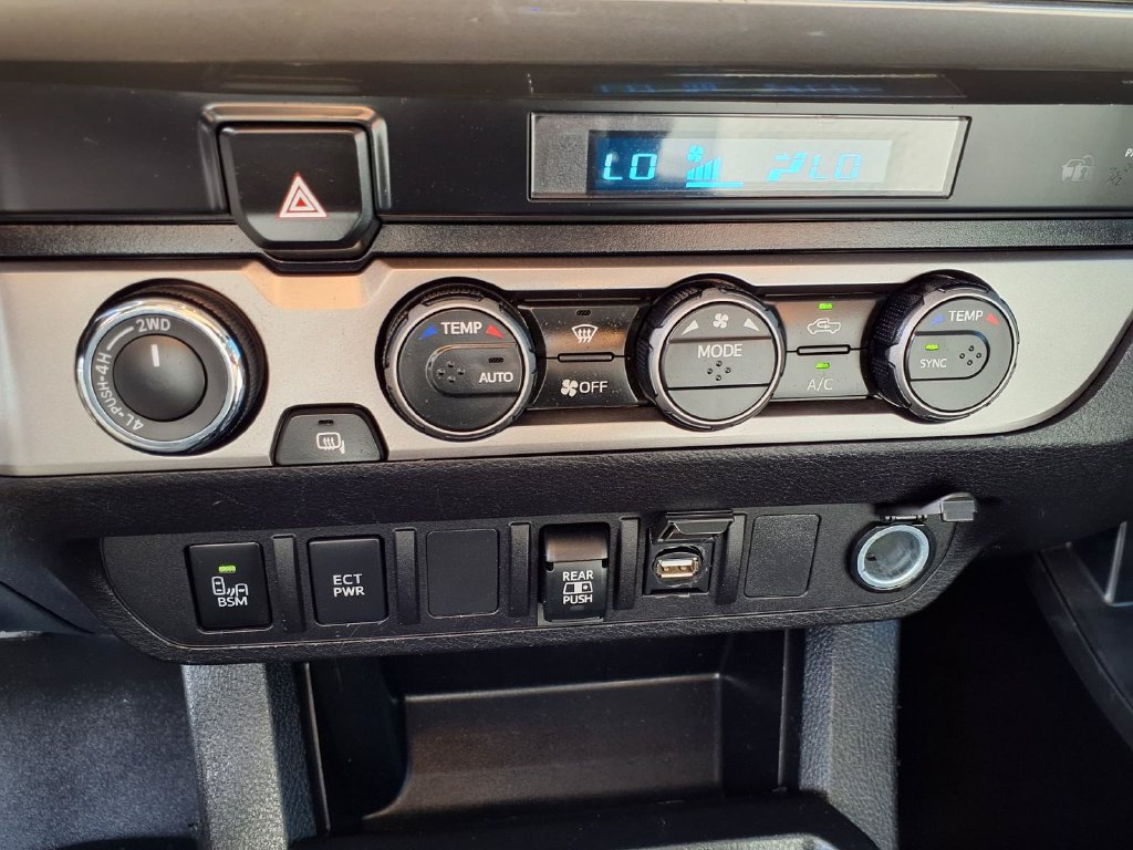 Used 2022 Toyota Tacoma SR5 w/ Technology Package AWD/4WD image 12