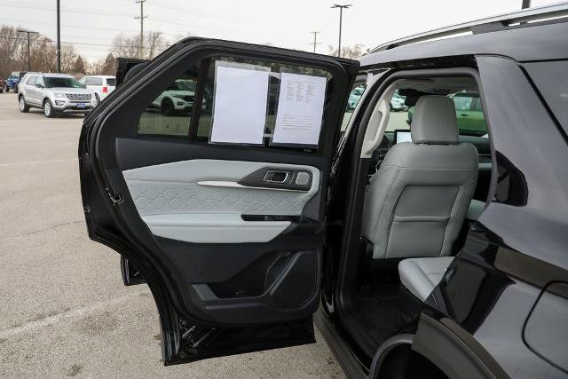Certified 2025 Ford Explorer Platinum w/ LUX Leather Package image 30