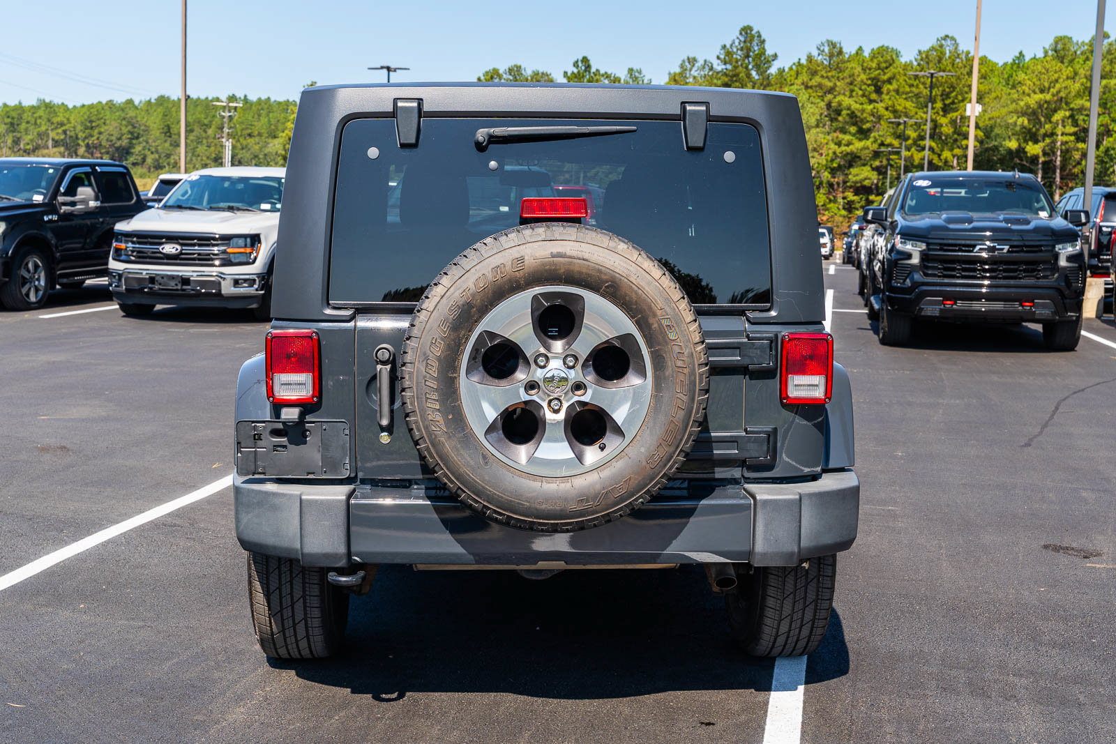 Used 2017 Jeep Wrangler Unlimited Sahara AWD/4WD image 6