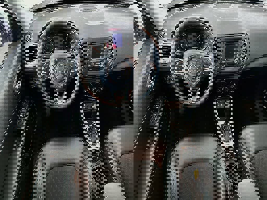 Used 2018 Jeep Compass Latitude image 9