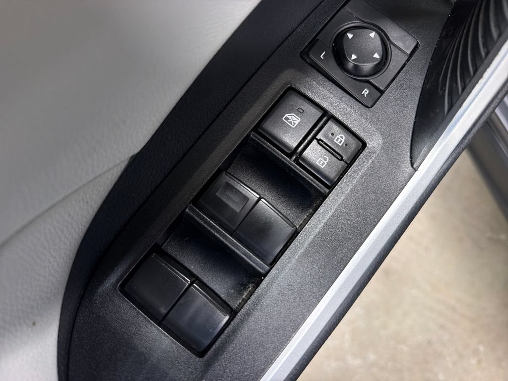 Used 2020 Toyota RAV4 XLE w/ Convenience Package FWD image 18