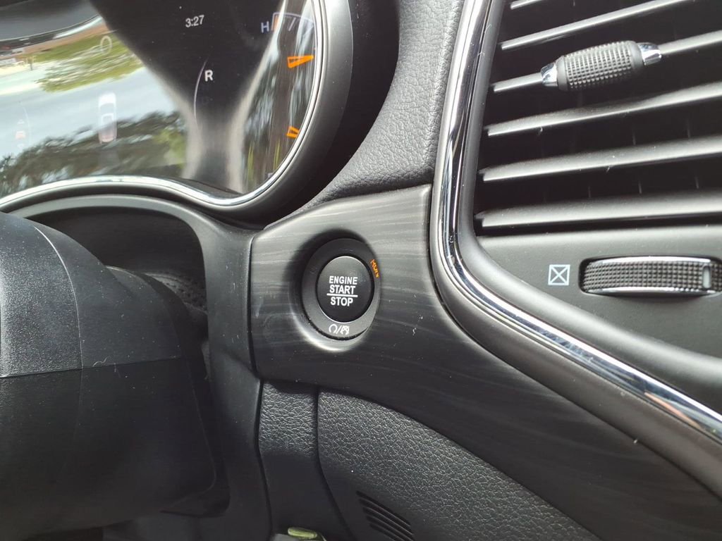 Used 2020 Jeep Grand Cherokee Laredo AWD/4WD image 21
