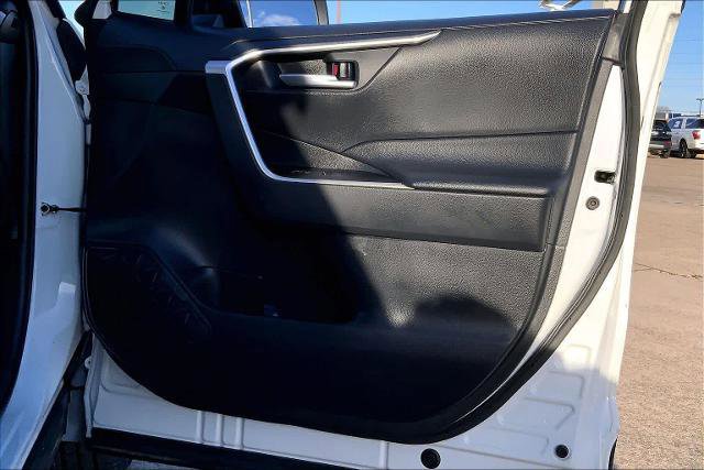 Used 2021 Toyota RAV4 XLE Premium image 22