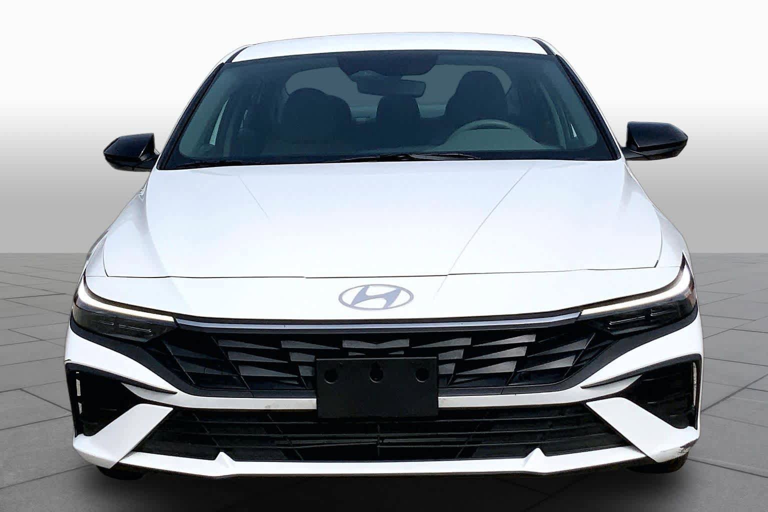 Used 2025 Hyundai Elantra Sport FWD image 4