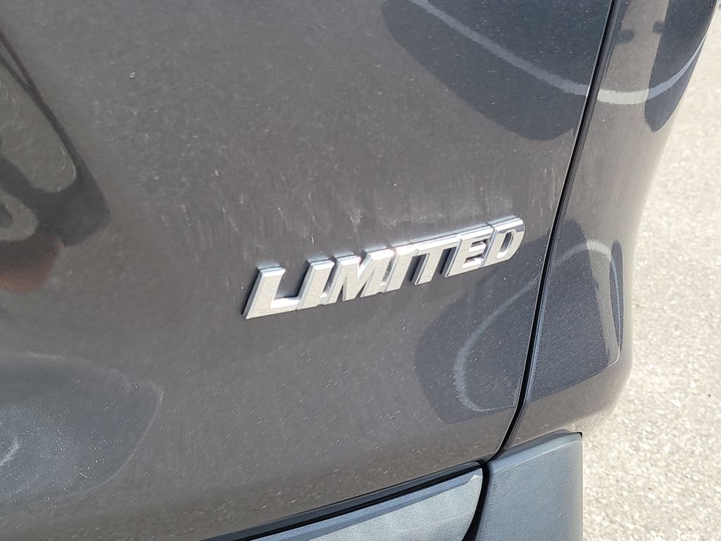 Used 2020 Toyota RAV4 Limited FWD image 7