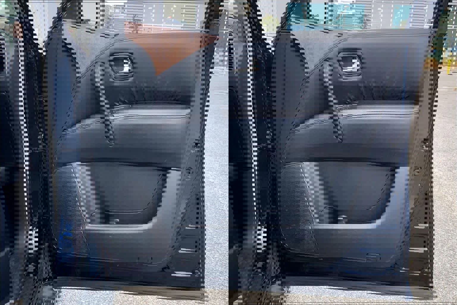 Used 2023 Nissan Armada SL w/ Captain's Chairs Package image 22