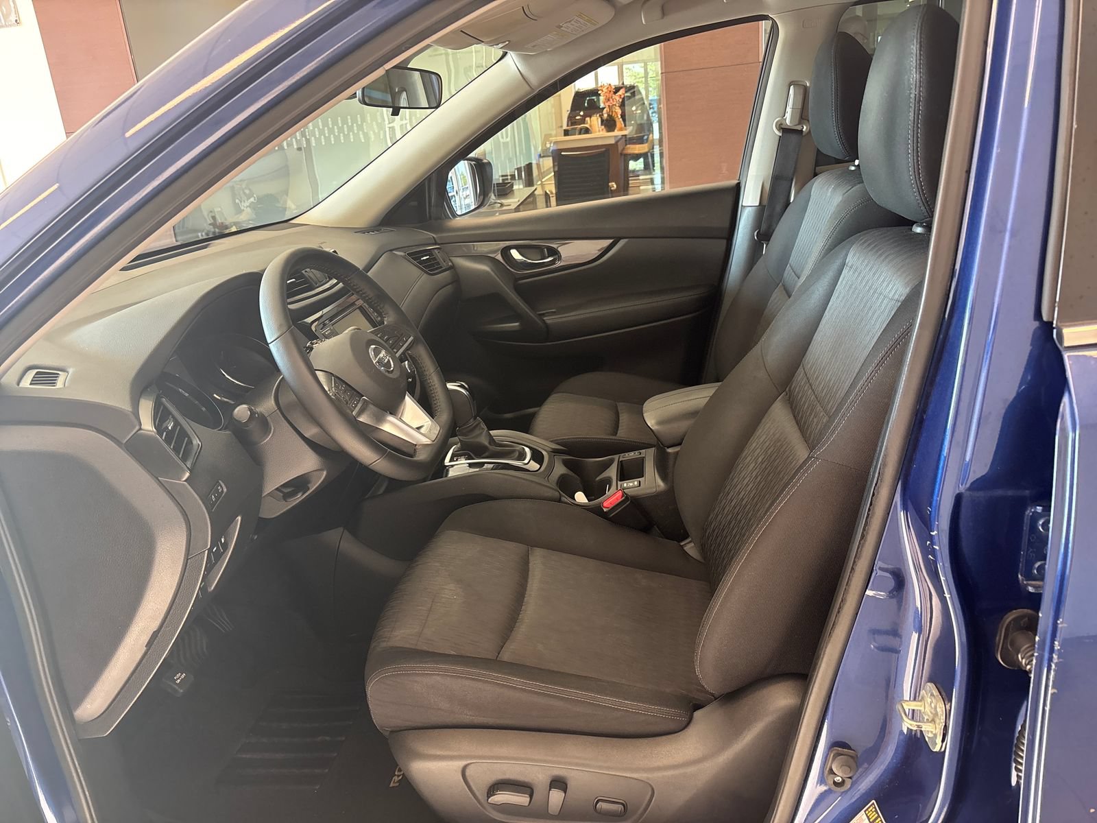 Used 2020 Nissan Rogue SV FWD image 12