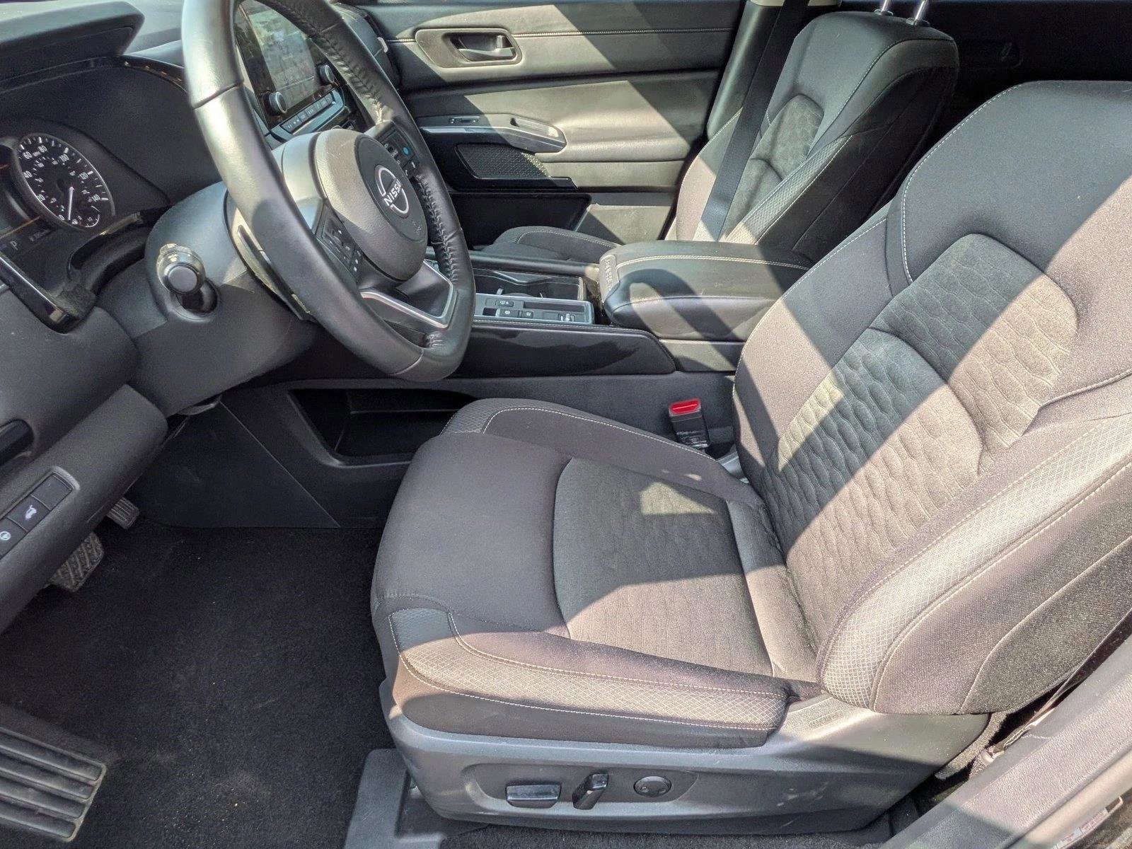 Used 2024 Nissan Pathfinder SV w/ SV Premium Package FWD image 15
