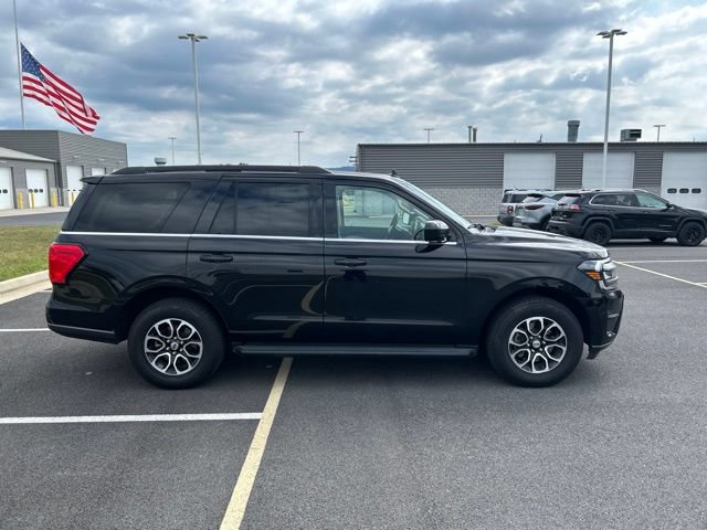 Certified 2024 Ford Expedition XLT AWD/4WD image 6