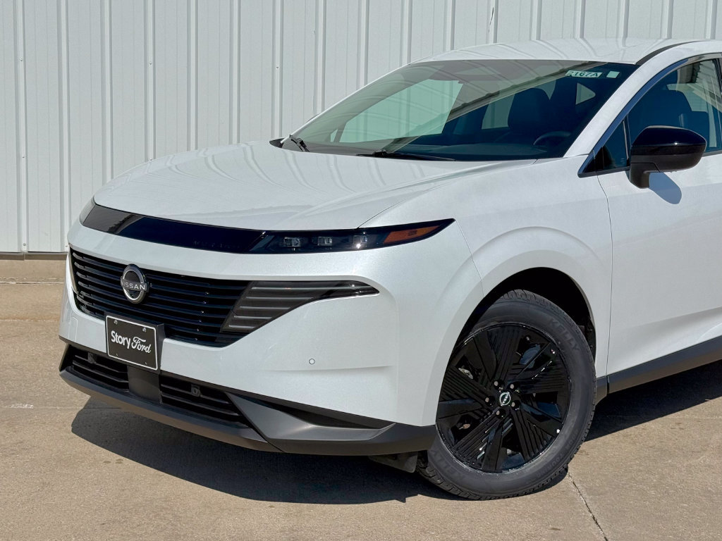 Used 2025 Nissan Murano SV AWD/4WD image 2