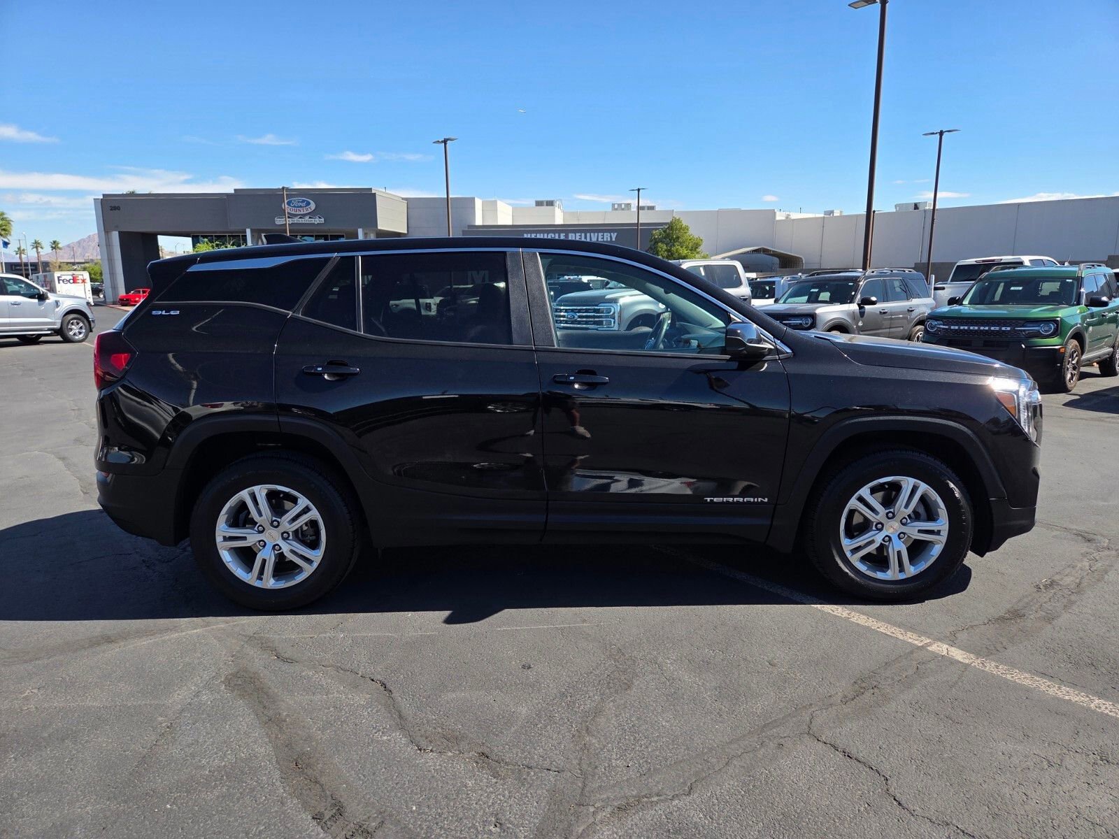 Used 2024 GMC Terrain SLE image 6