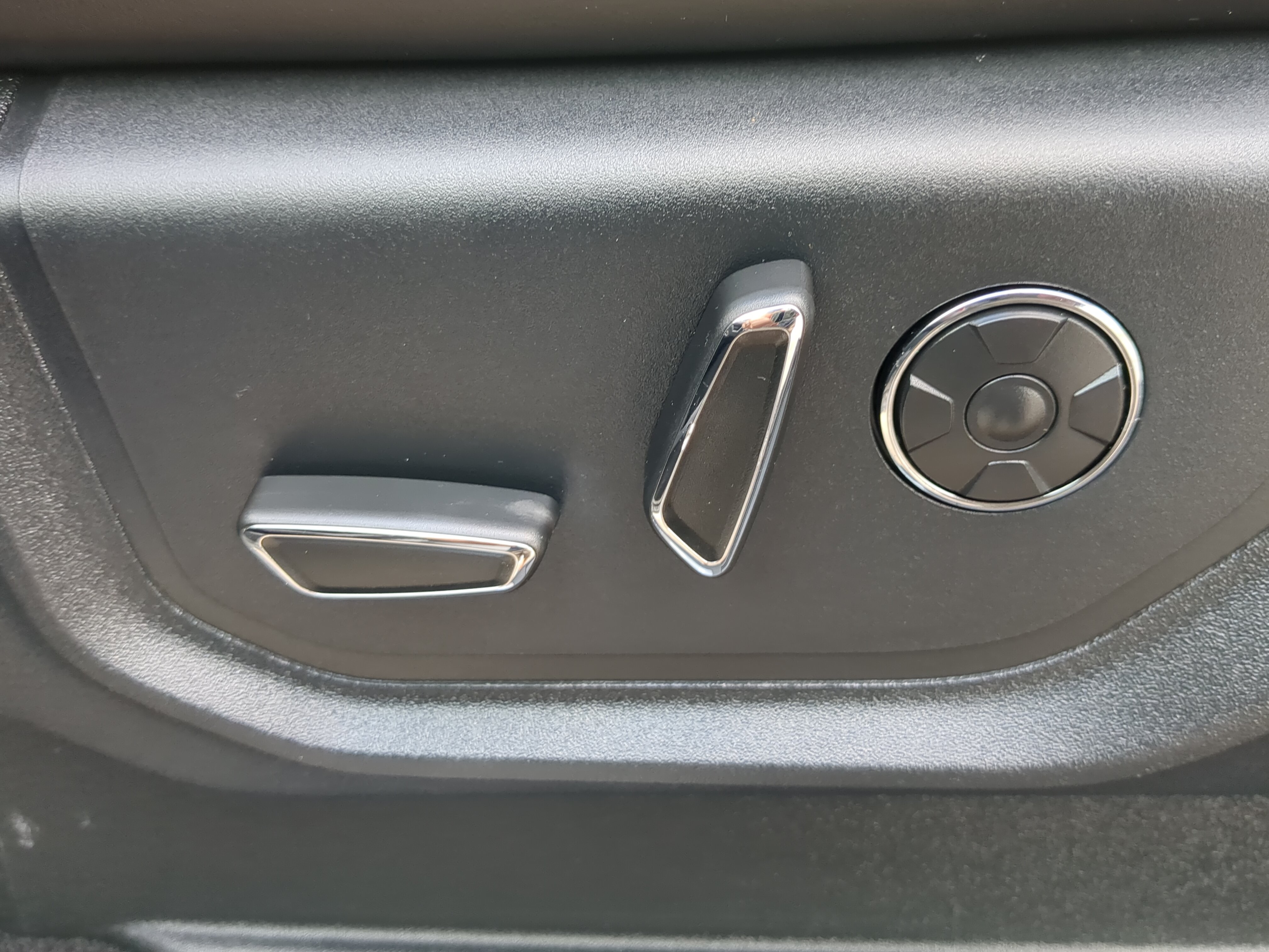 Certified 2019 Ford F150 Platinum w/ Equipment Group 701A Luxury AWD/4WD image 30