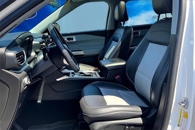 Certified 2022 Ford Explorer XLT w/ Equipment Group 202A image 25