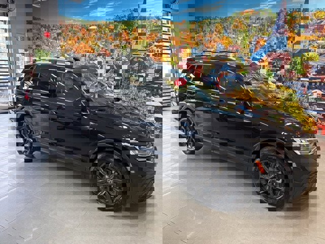 Used 2024 Volkswagen Tiguan SE image 8