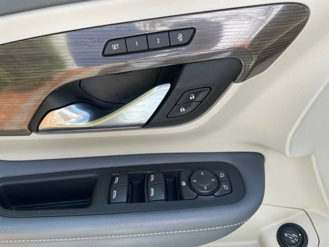 Used 2022 GMC Terrain Denali w/ Denali Premium Package AWD/4WD image 16