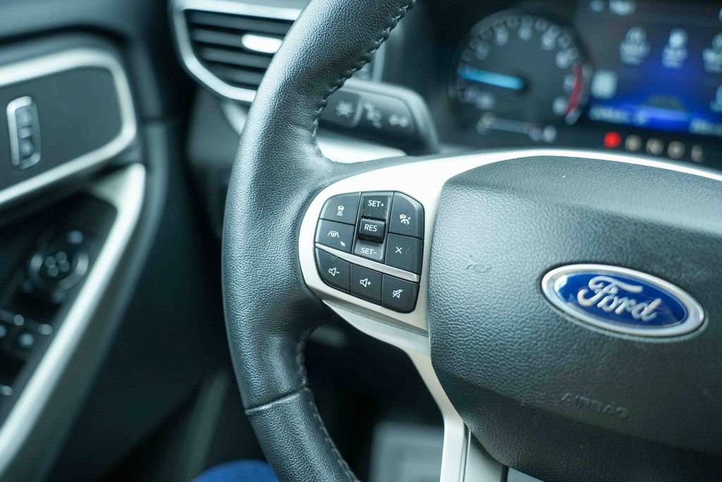 Certified 2023 Ford Explorer XLT w/ Equipment Group 202A AWD/4WD image 35