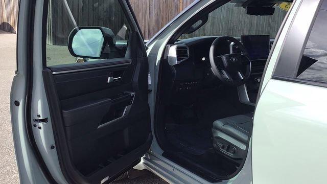 Used 2025 Toyota Sequoia Platinum image 22