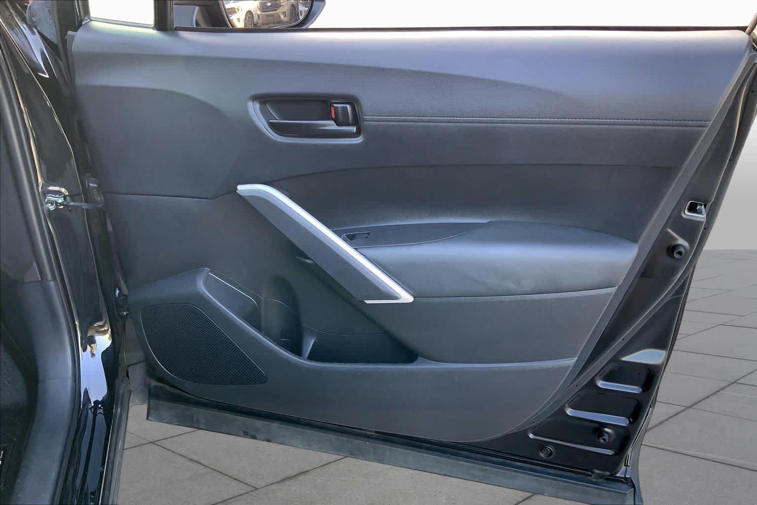 Used 2024 Toyota Corolla Cross LE FWD image 21