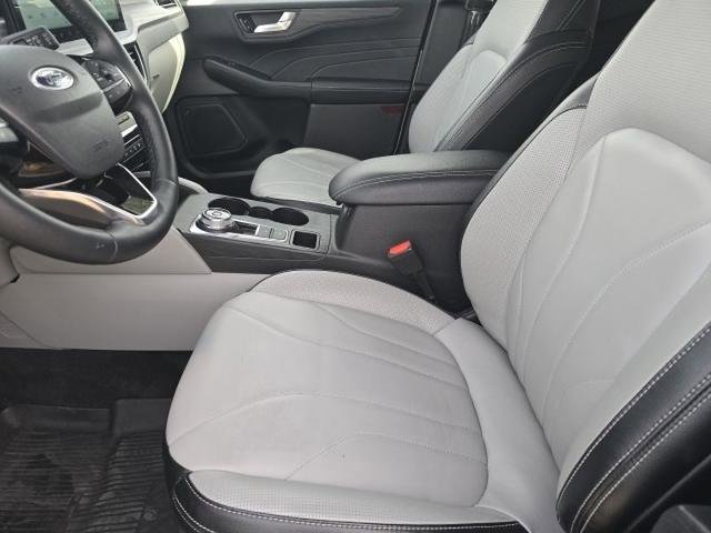 Certified 2025 Ford Escape SE w/ PHEV Premium Package FWD image 9