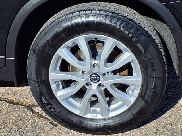 Used 2018 Nissan Rogue SV AWD/4WD image 25