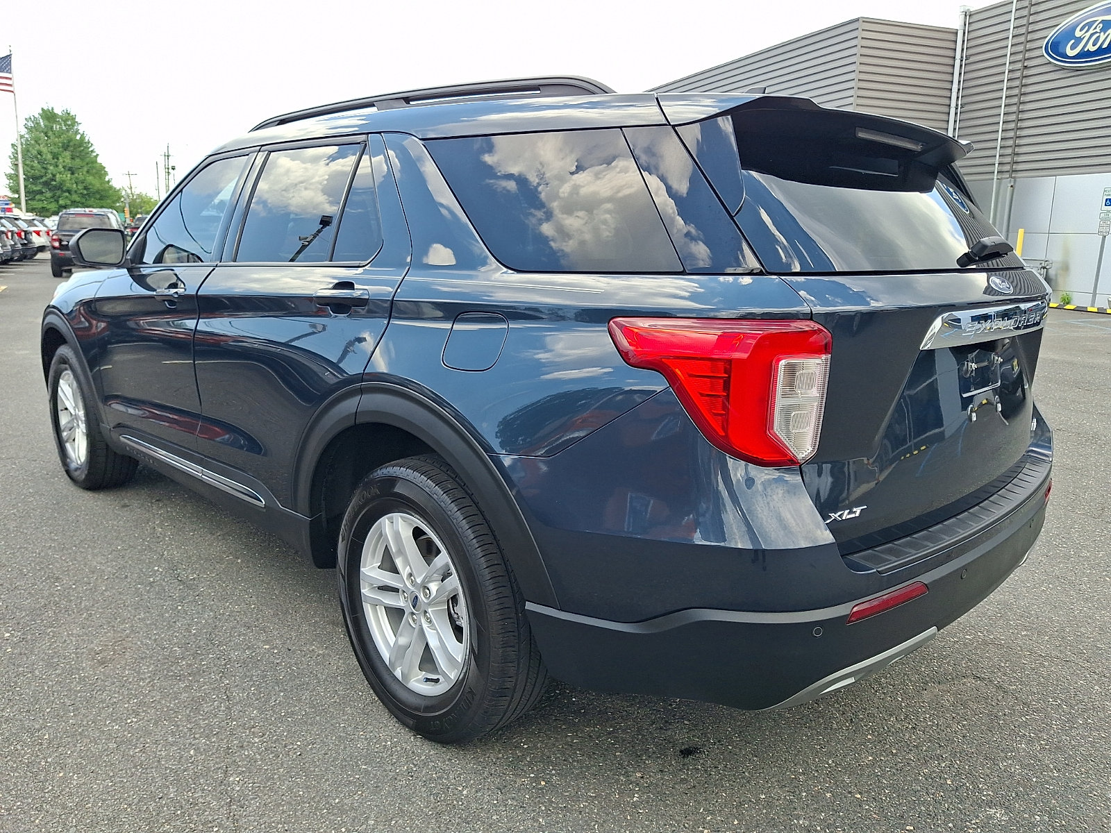 Certified 2024 Ford Explorer XLT w/ Equipment Group 202A AWD/4WD image 7