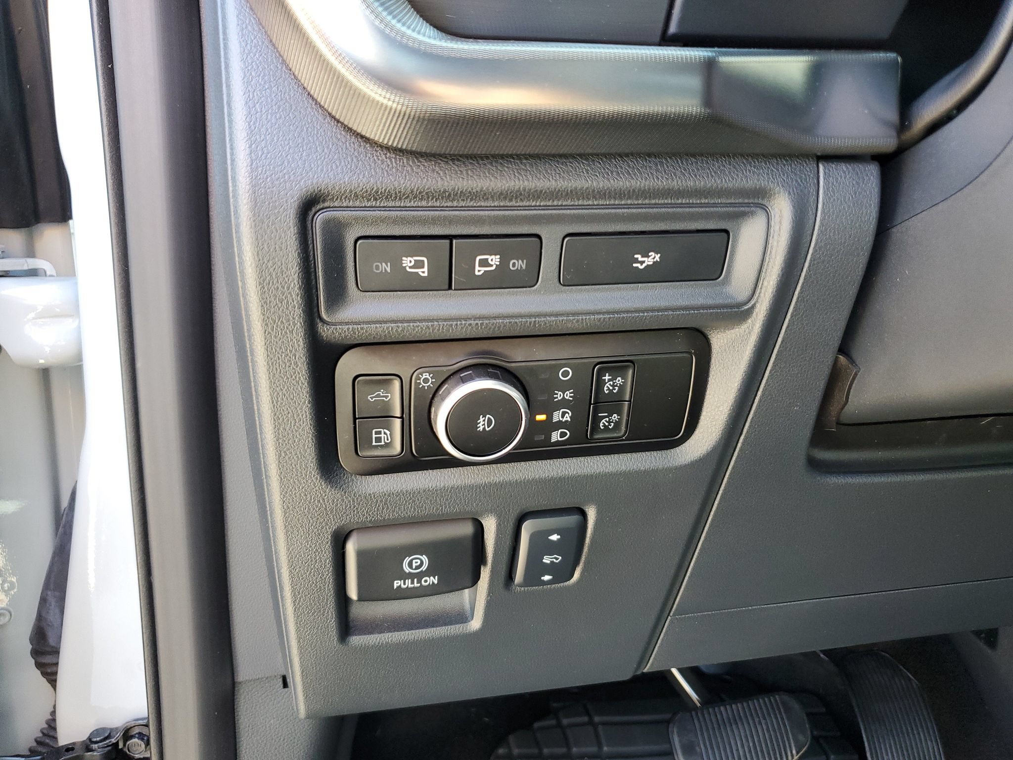 Certified 2024 Ford F150 Lariat w/ Equipment Group 502A High AWD/4WD image 18