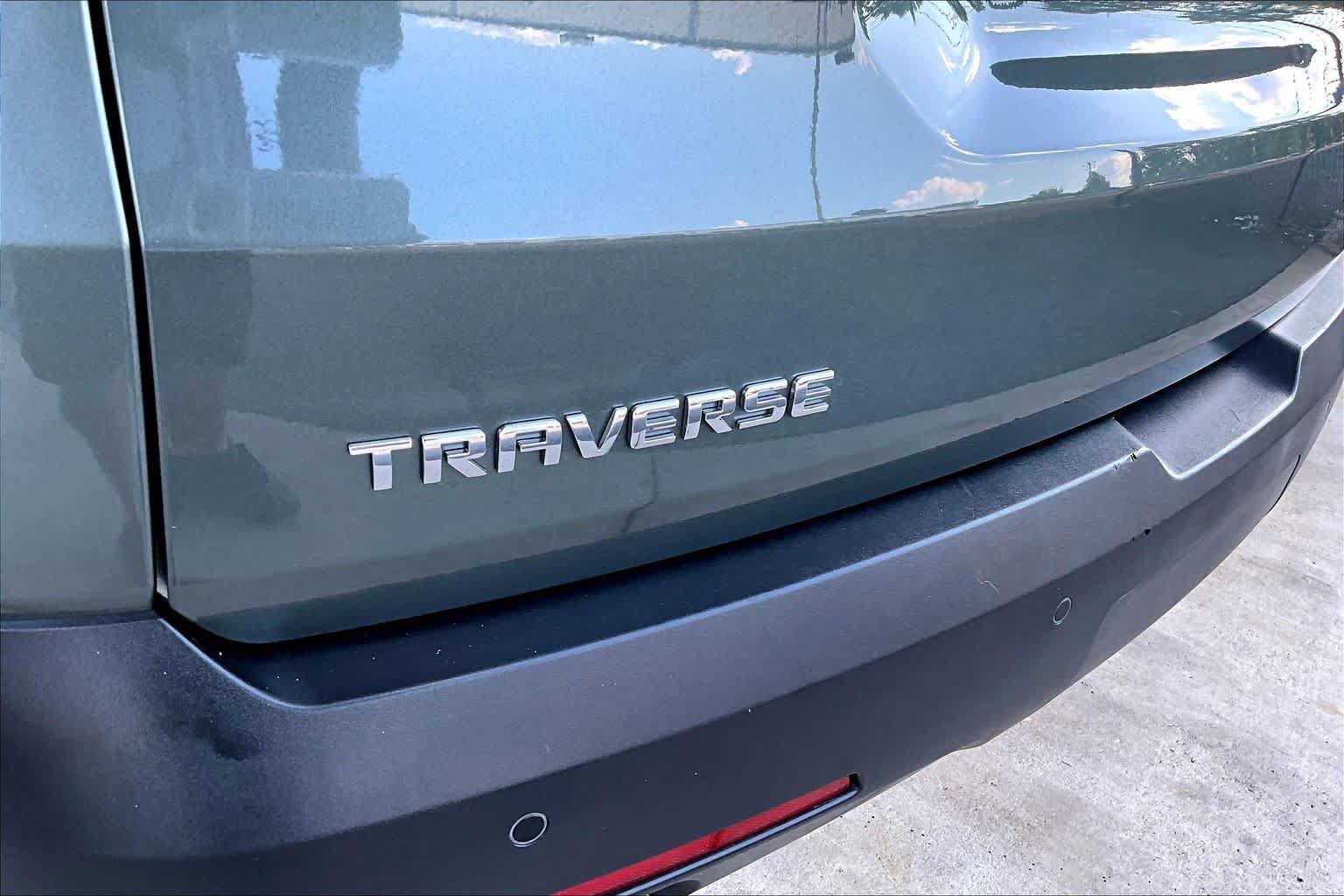 Used 2022 Chevrolet Traverse LT FWD image 30
