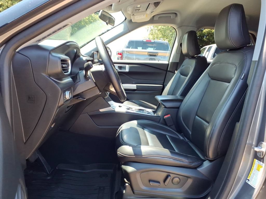 Certified 2021 Ford Explorer XLT w/ Equipment Group 202A AWD/4WD image 17
