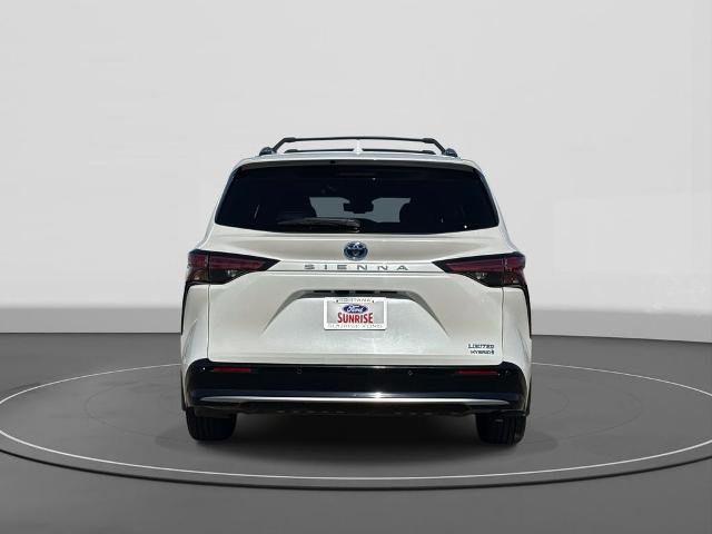 Used 2024 Toyota Sienna Limited image 3