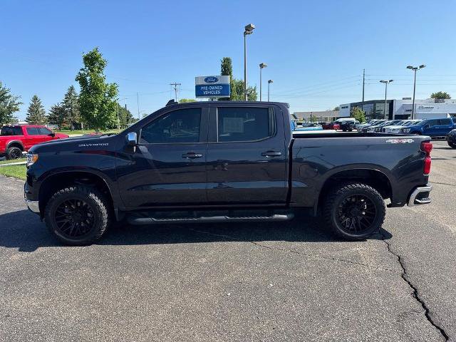 Used 2022 Chevrolet Silverado 1500 LT AWD/4WD image 3