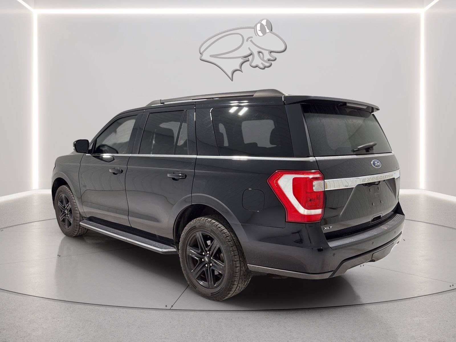 Certified 2020 Ford Expedition XLT w/ Equipment Group 202A AWD/4WD image 3