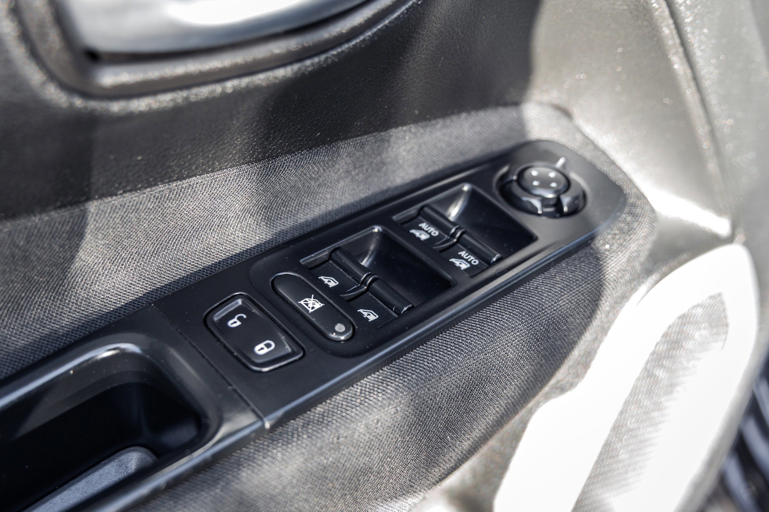 Used 2018 Jeep Renegade Latitude w/ Cold Weather Group AWD/4WD image 9