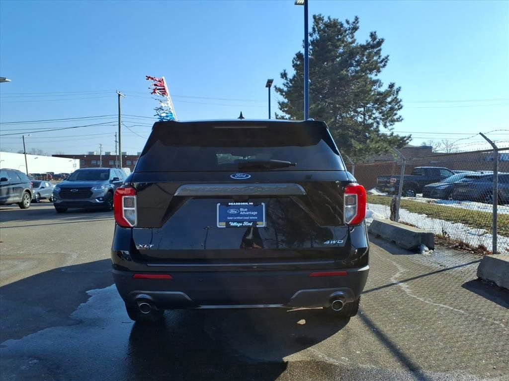 Certified 2024 Ford Explorer XLT w/ Equipment Group 202A AWD/4WD image 3