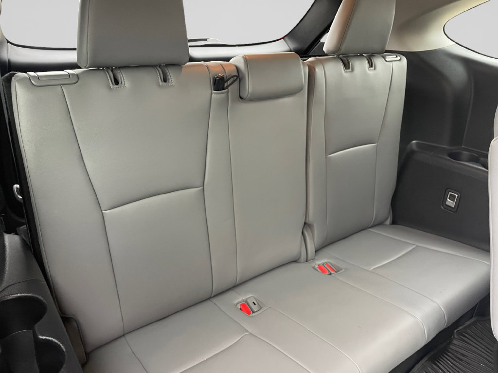 Used 2021 Toyota Highlander XLE AWD/4WD image 14