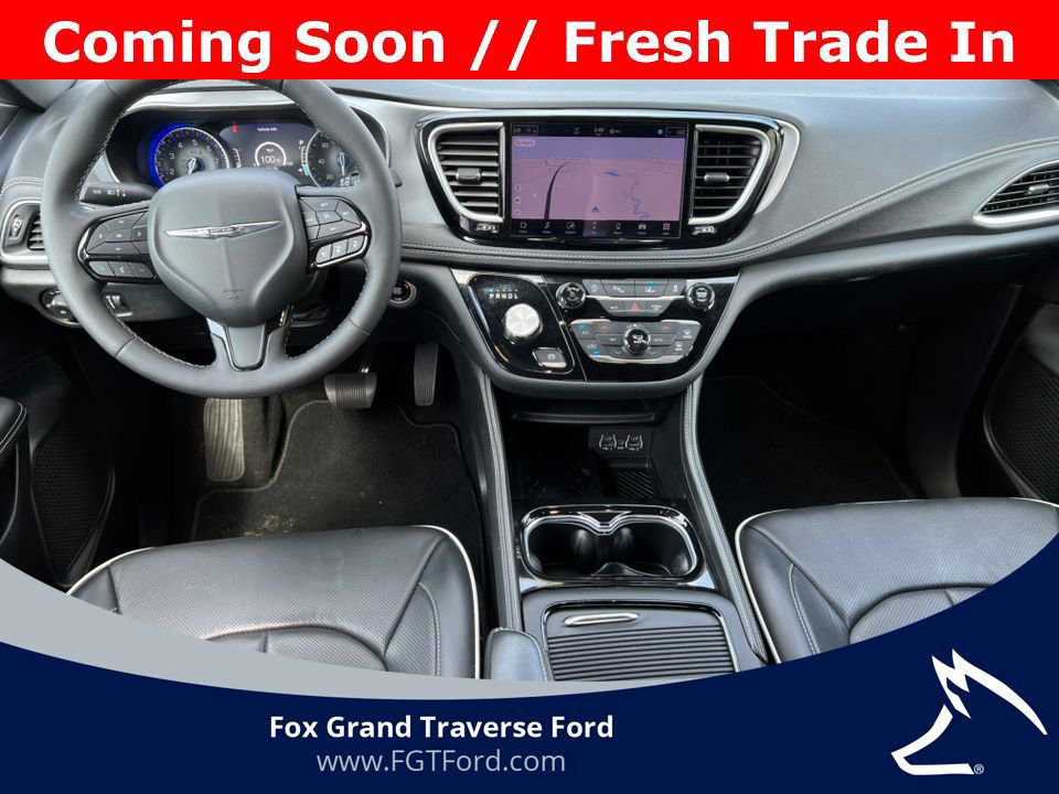 Used 2025 Chrysler Pacifica Limited FWD image 7