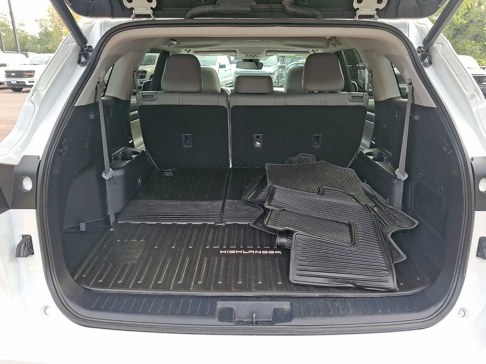 Used 2023 Toyota Highlander XLE AWD/4WD image 28