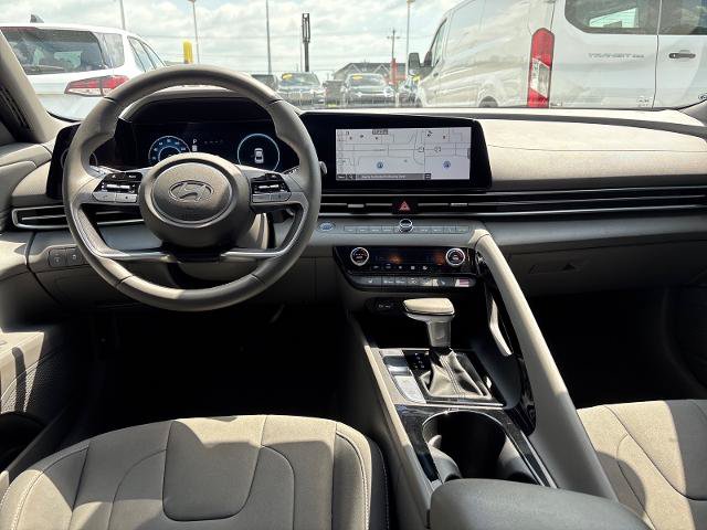 Used 2024 Hyundai Elantra SEL w/ Convenience Package FWD image 17