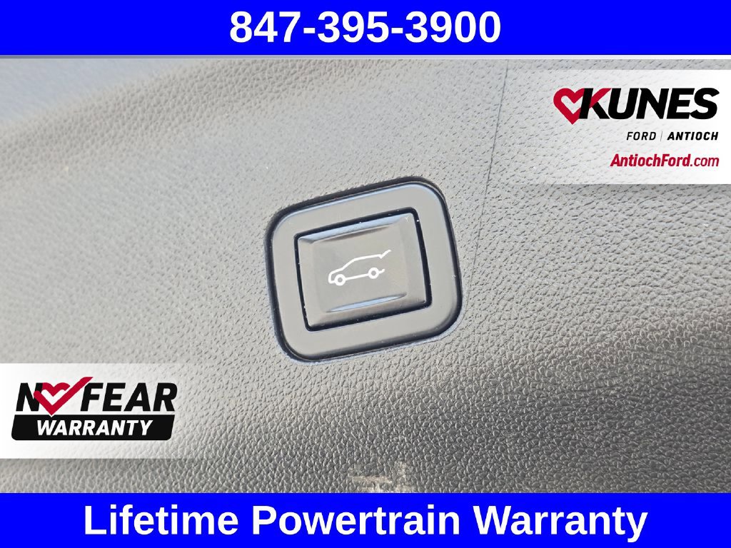 Used 2023 Chevrolet Tahoe Z71 w/ Luxury Package AWD/4WD image 32