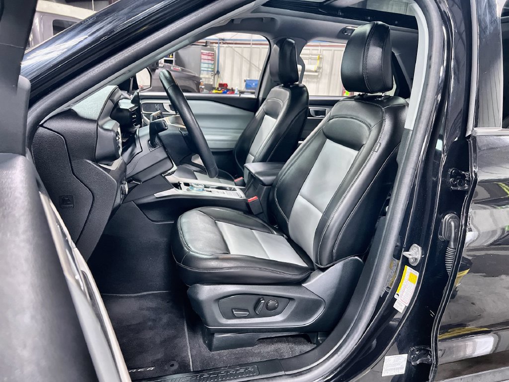 Certified 2023 Ford Explorer XLT w/ Equipment Group 202A RWD image 12