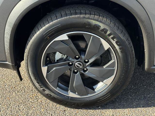 Used 2025 Nissan Rogue SV FWD image 11