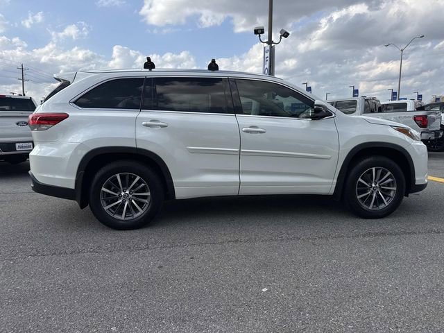 Used 2017 Toyota Highlander XLE image 4