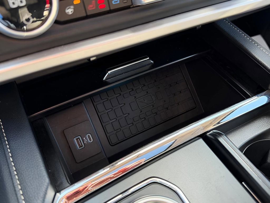 Certified 2024 Ford Expedition XLT image 17