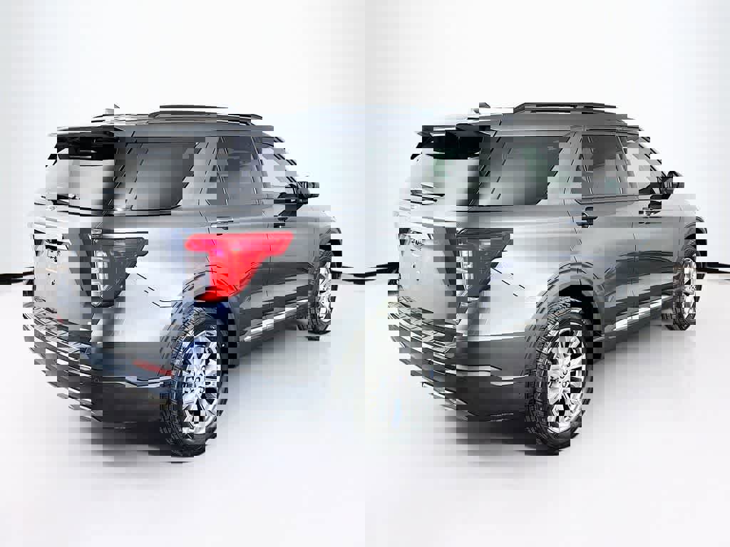 Certified 2020 Ford Explorer XLT w/ Equipment Group 202A image 5