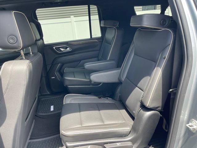 Used 2024 Chevrolet Suburban Premier w/ Premium Package RWD image 18